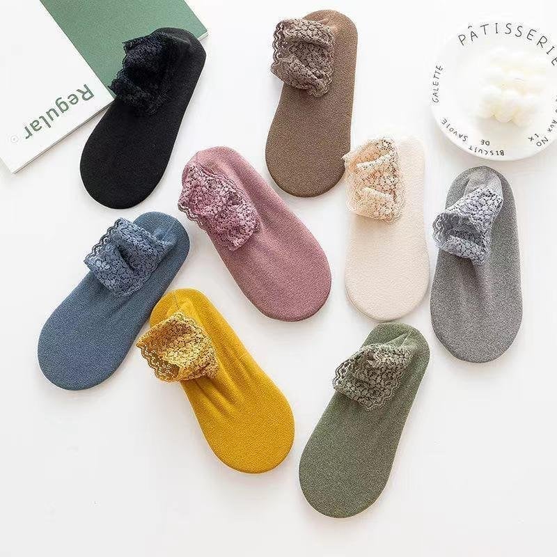 Elegant Lace Ankle Socks